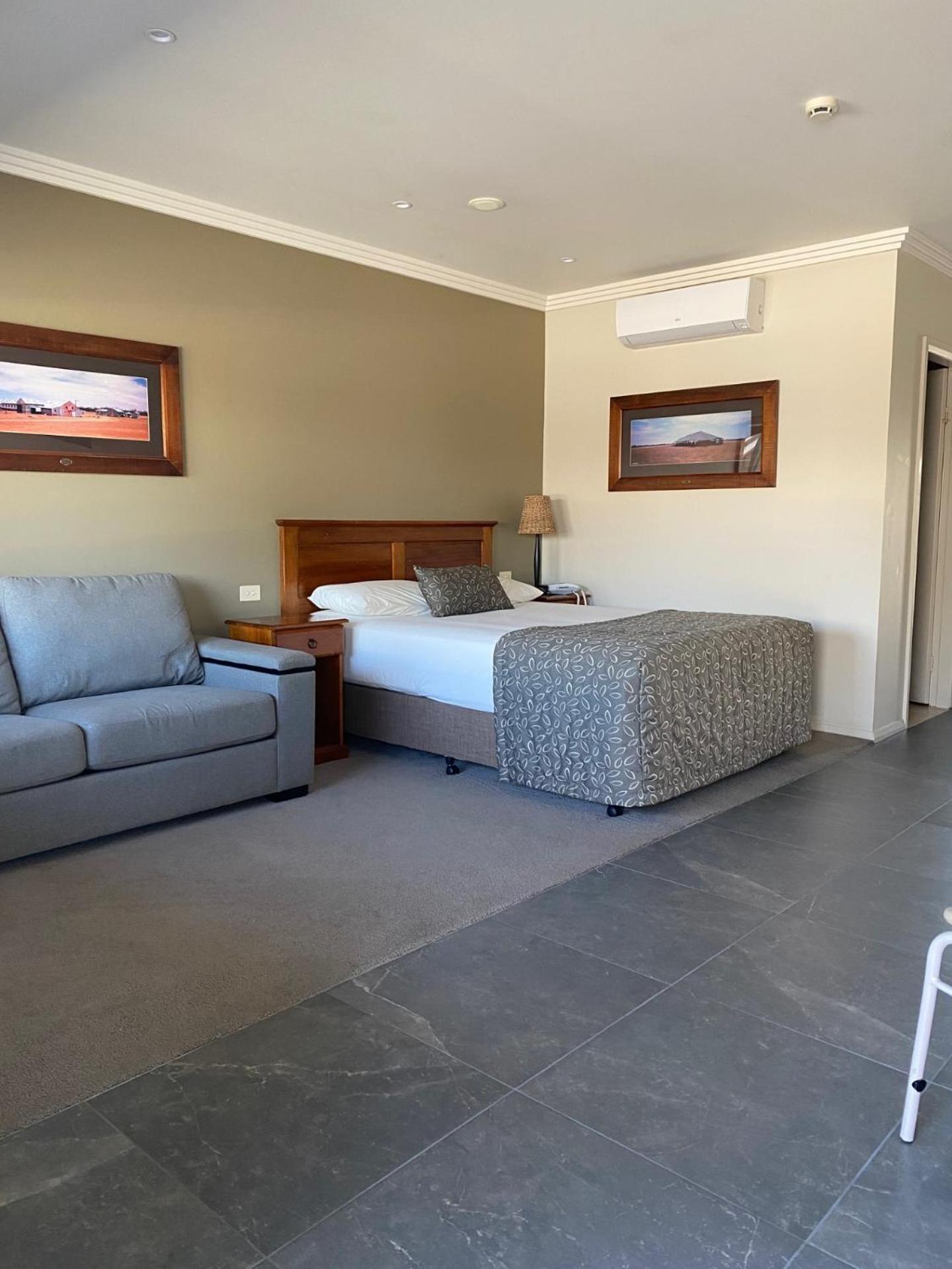 The Saltbush Motor Inn Hay Εξωτερικό φωτογραφία