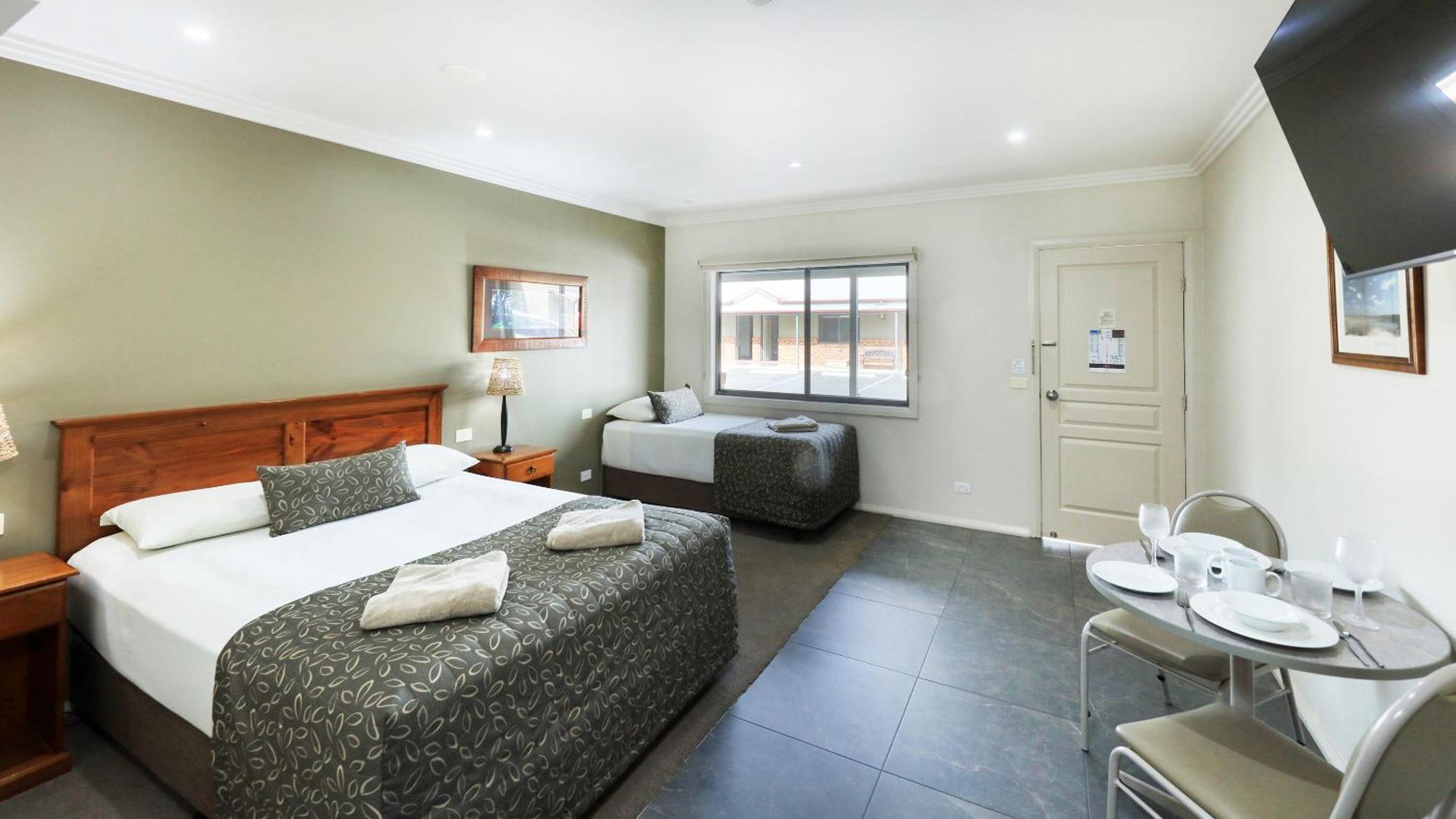 The Saltbush Motor Inn Hay Εξωτερικό φωτογραφία