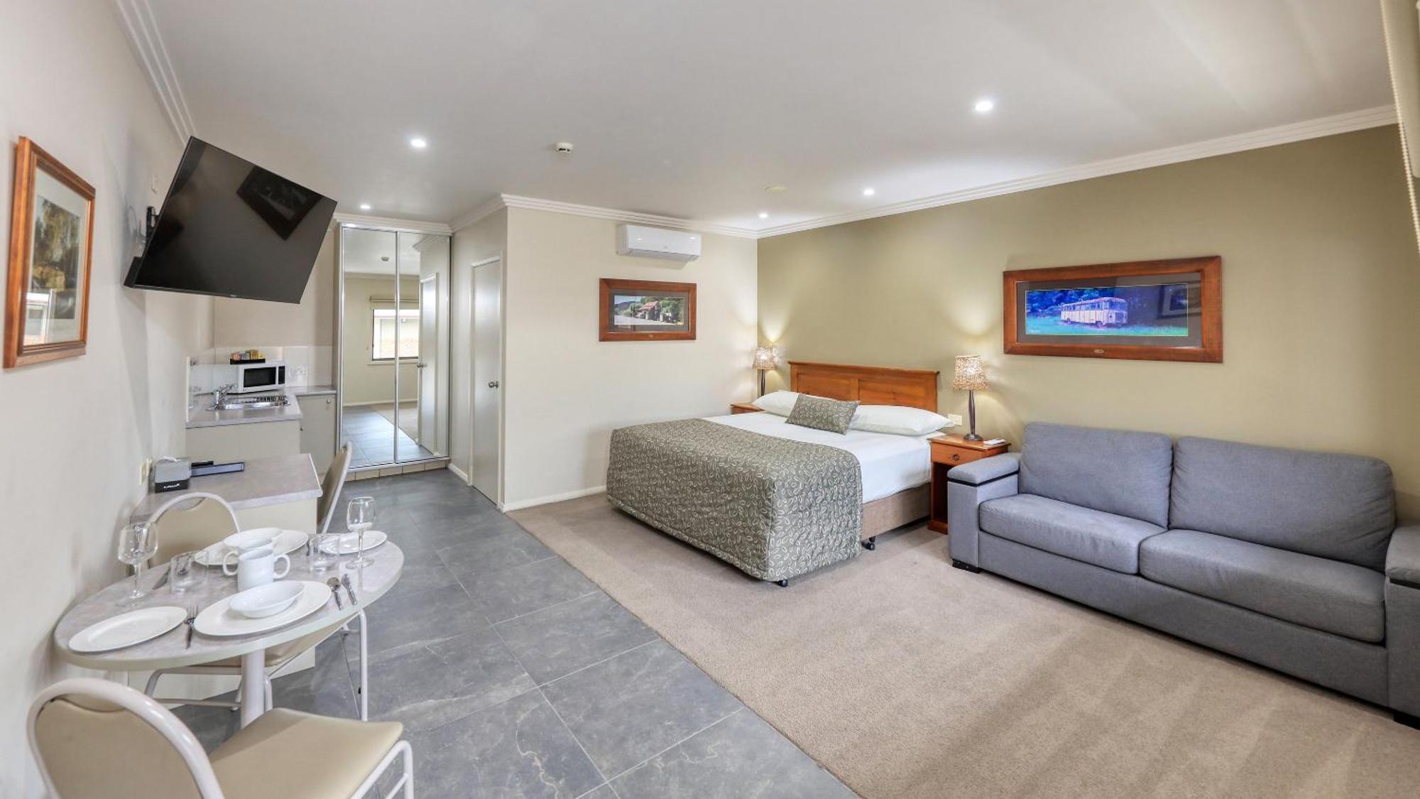 The Saltbush Motor Inn Hay Εξωτερικό φωτογραφία
