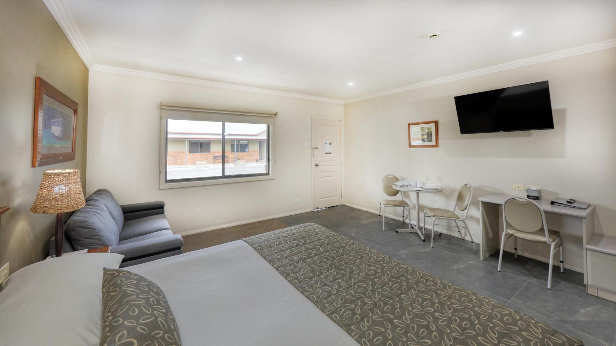The Saltbush Motor Inn Hay Εξωτερικό φωτογραφία