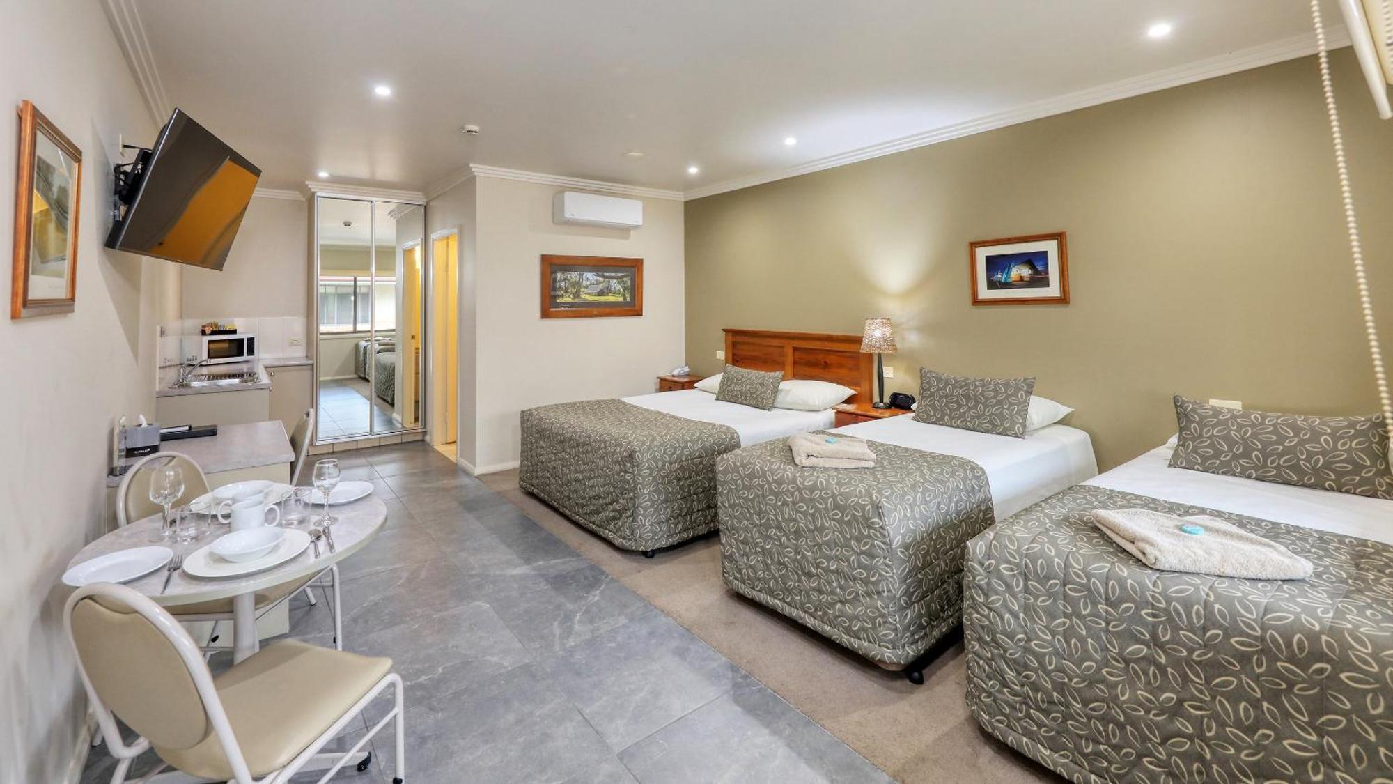 The Saltbush Motor Inn Hay Εξωτερικό φωτογραφία