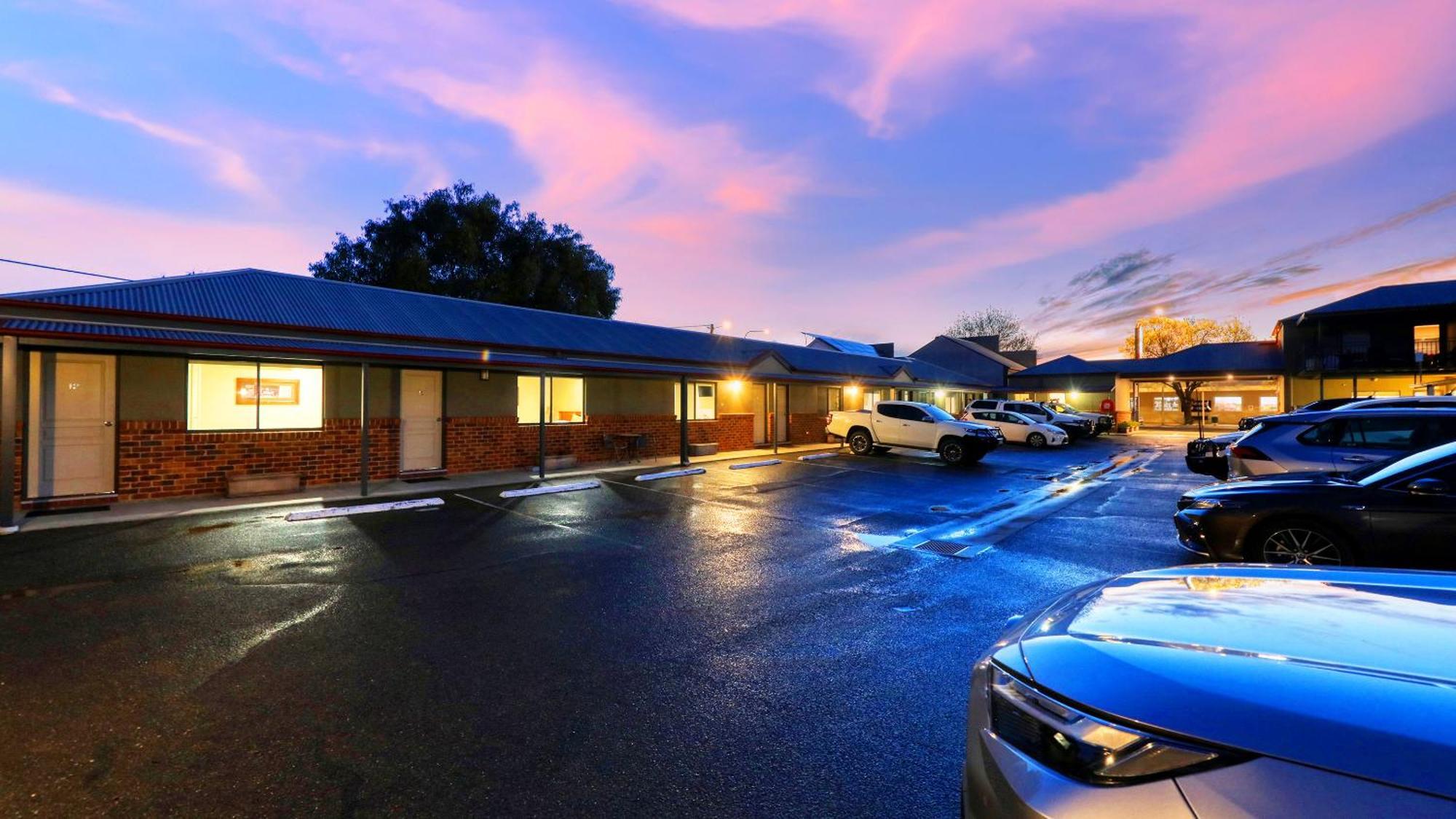The Saltbush Motor Inn Hay Εξωτερικό φωτογραφία