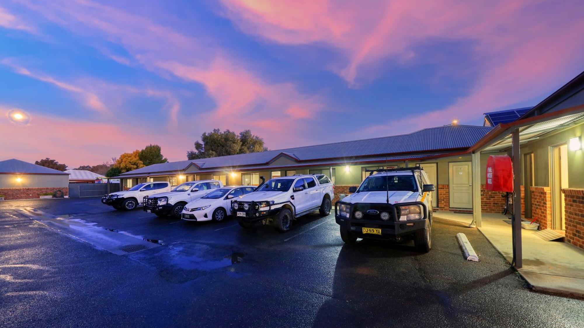 The Saltbush Motor Inn Hay Εξωτερικό φωτογραφία
