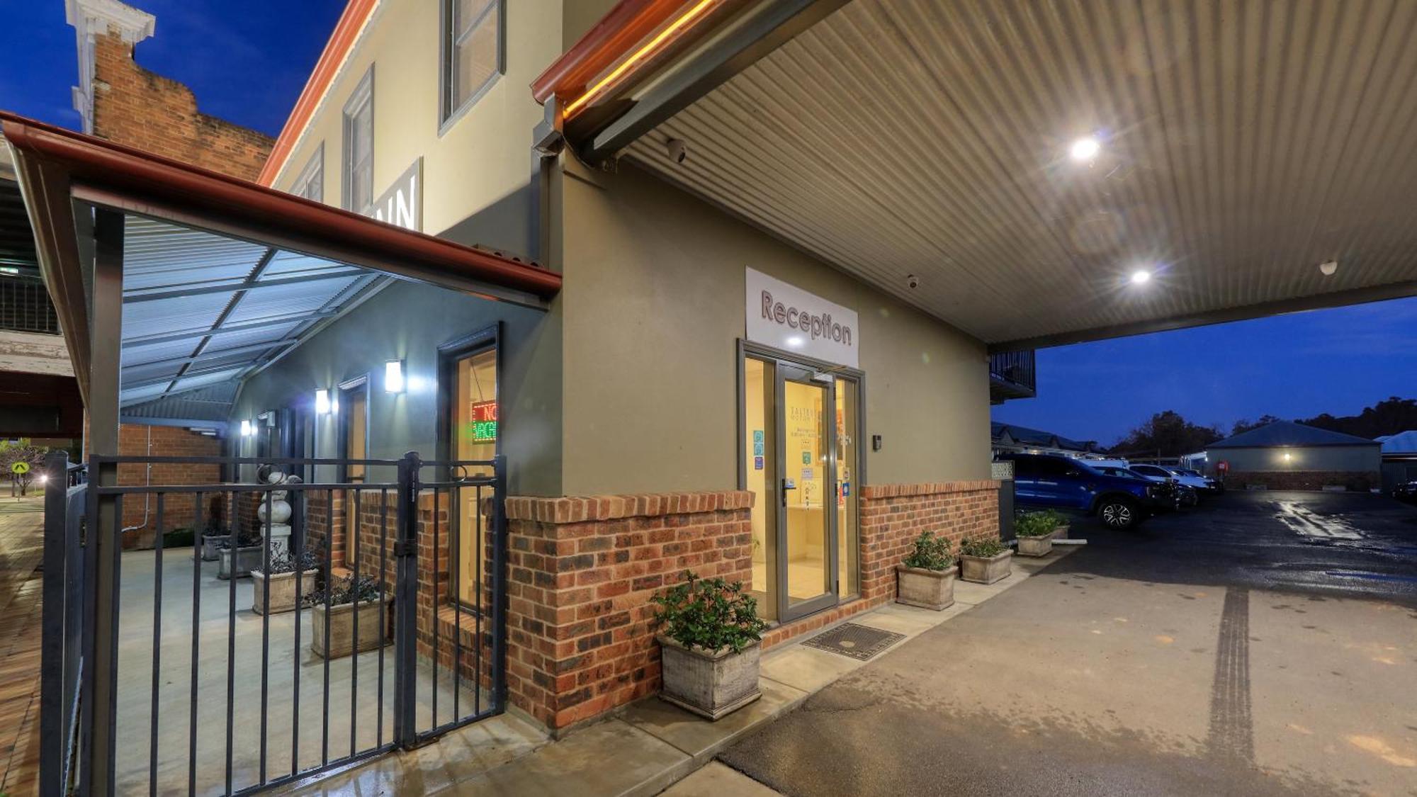 The Saltbush Motor Inn Hay Εξωτερικό φωτογραφία
