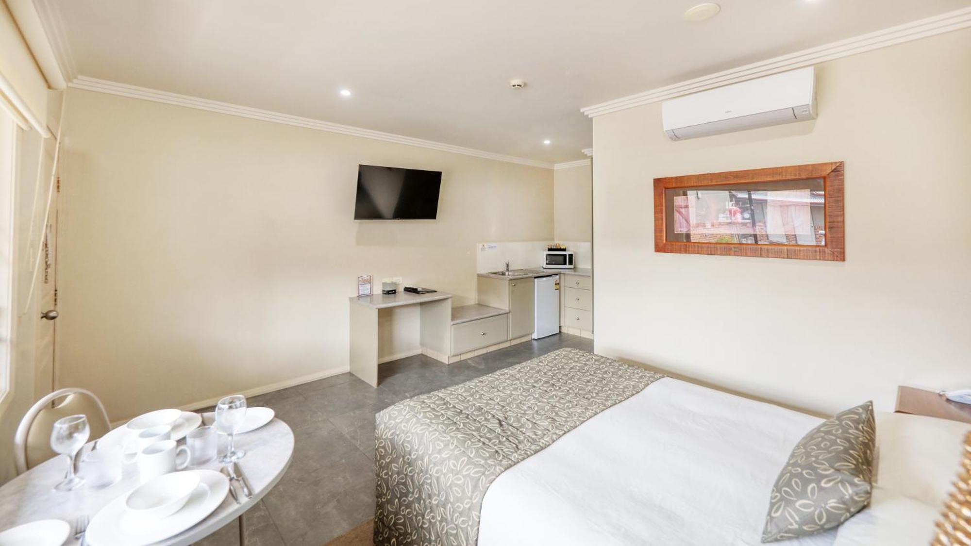 The Saltbush Motor Inn Hay Εξωτερικό φωτογραφία