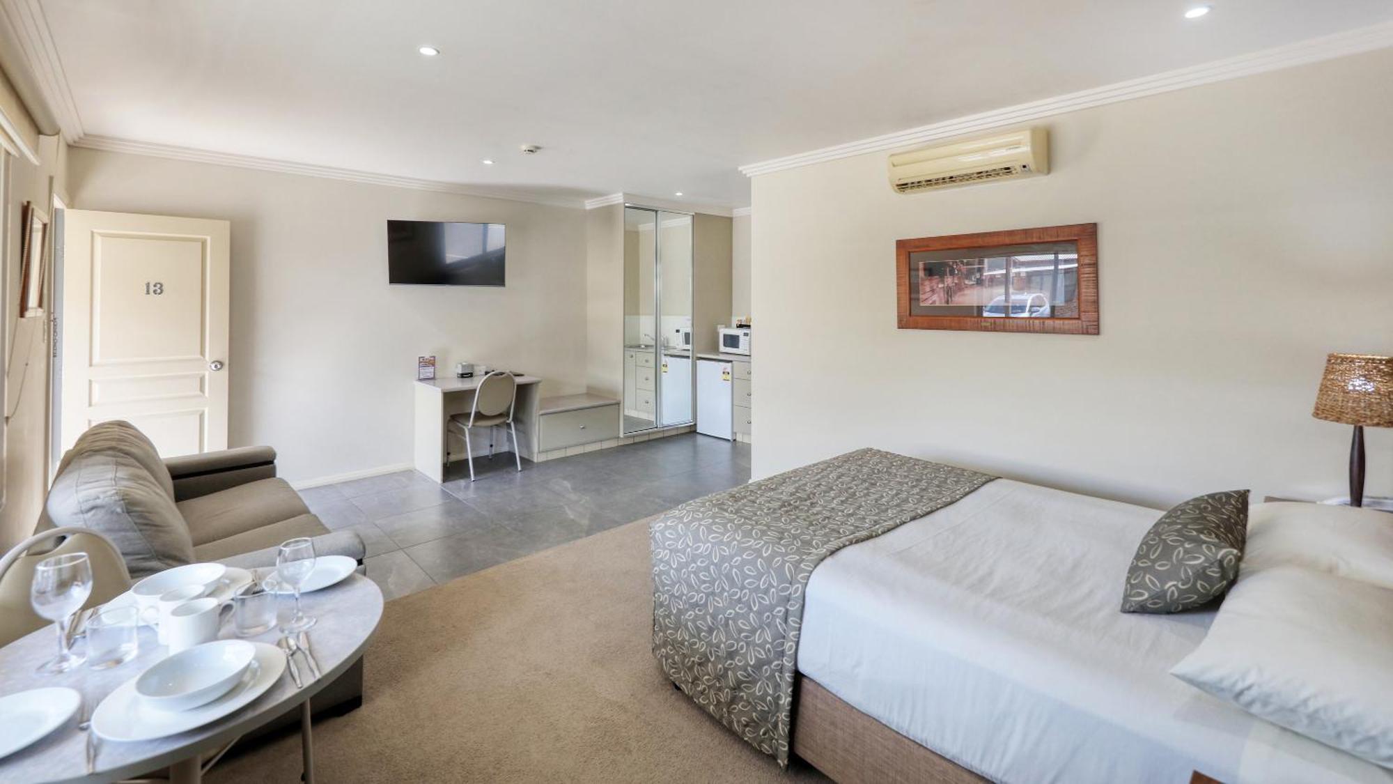 The Saltbush Motor Inn Hay Εξωτερικό φωτογραφία