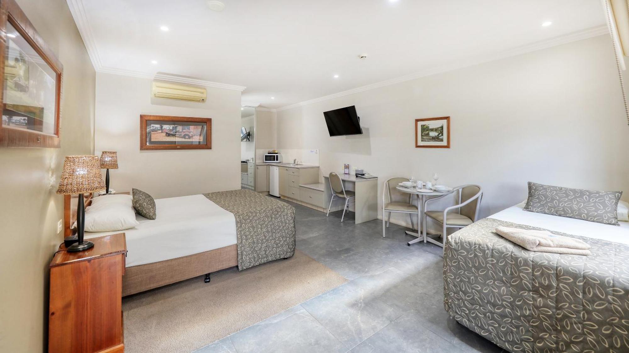 The Saltbush Motor Inn Hay Εξωτερικό φωτογραφία