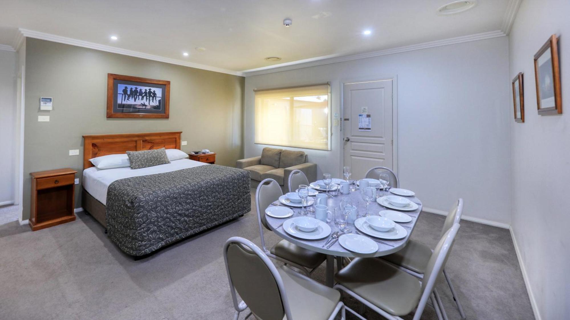 The Saltbush Motor Inn Hay Εξωτερικό φωτογραφία