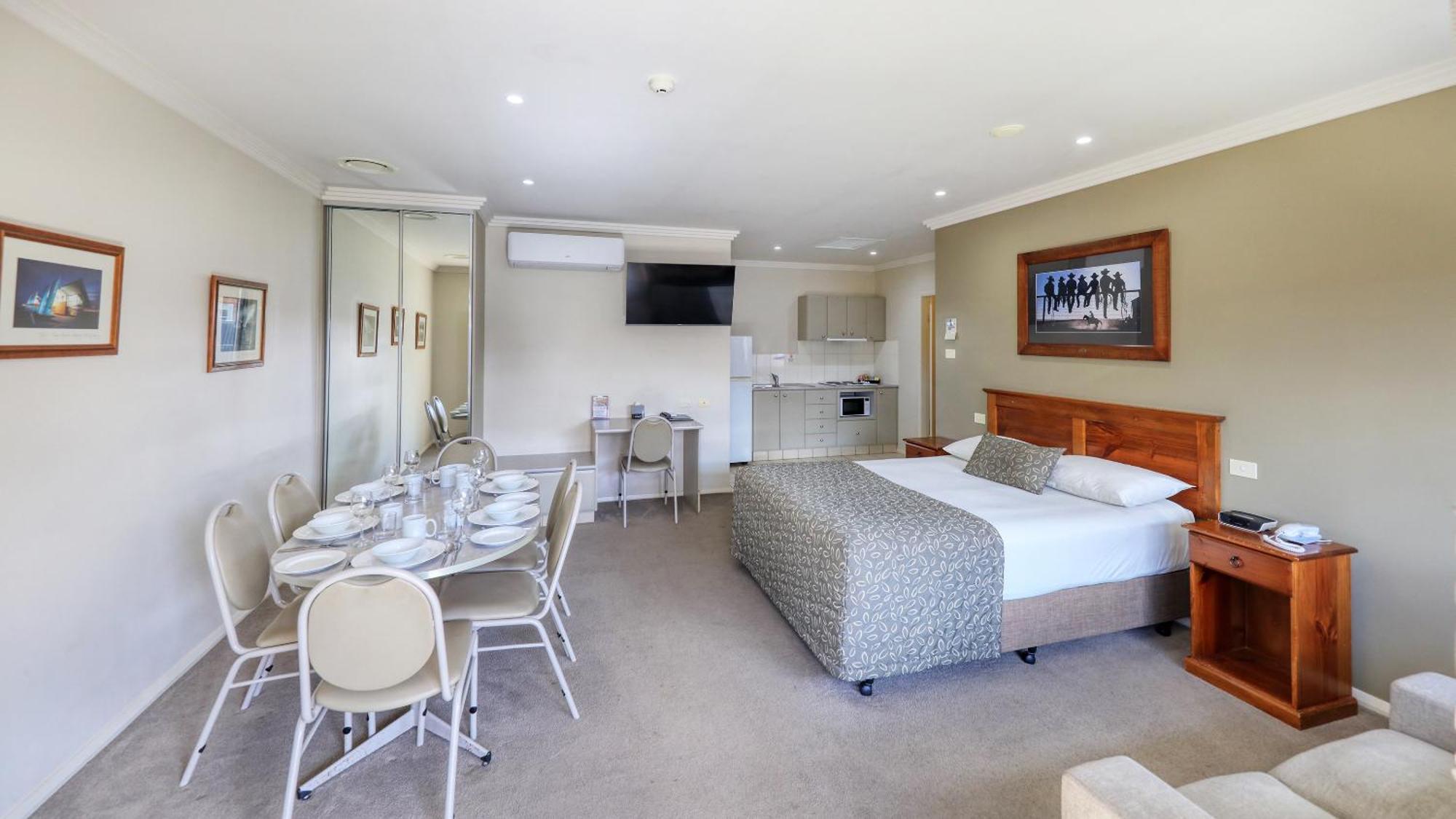 The Saltbush Motor Inn Hay Εξωτερικό φωτογραφία