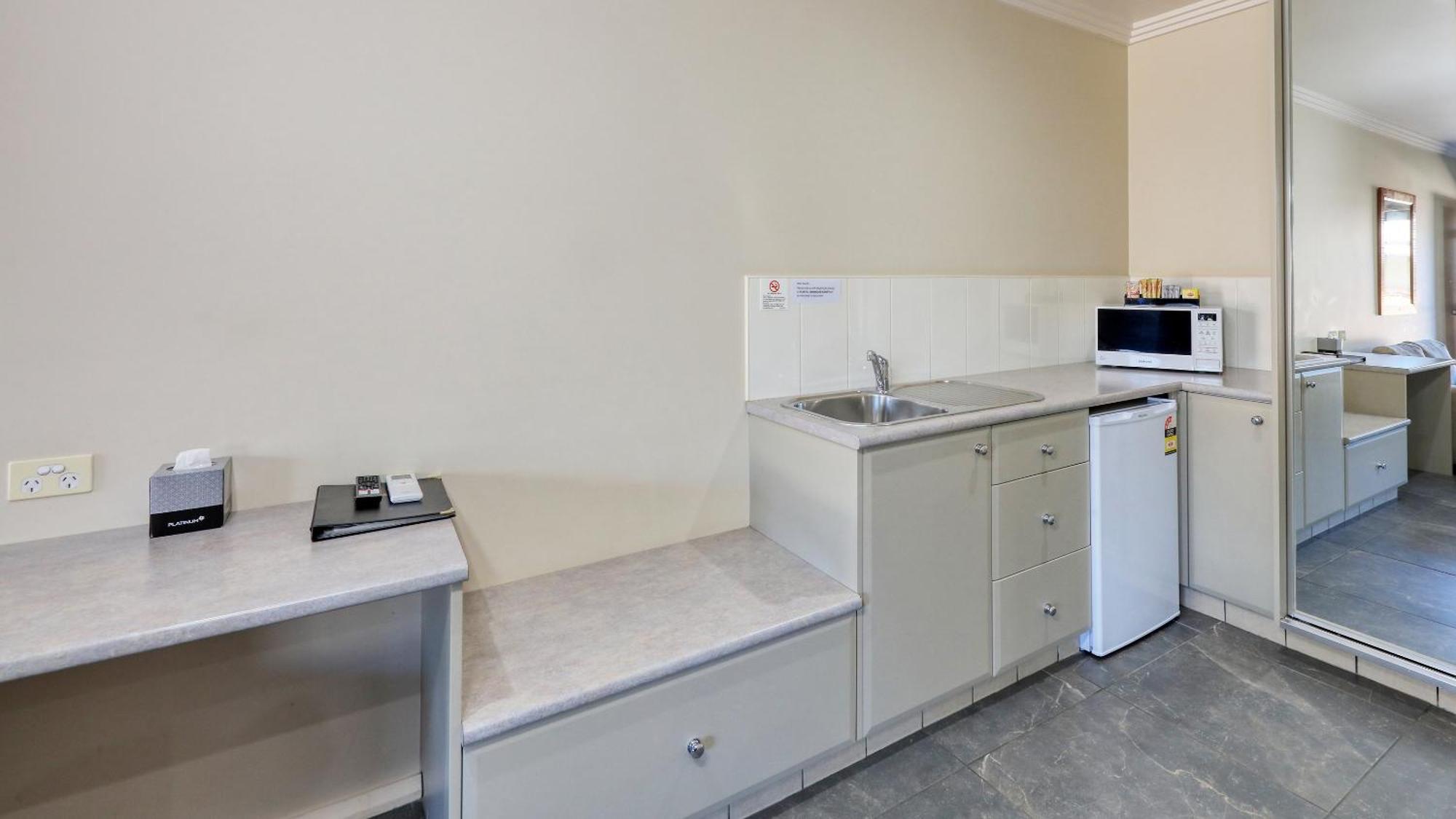 The Saltbush Motor Inn Hay Εξωτερικό φωτογραφία