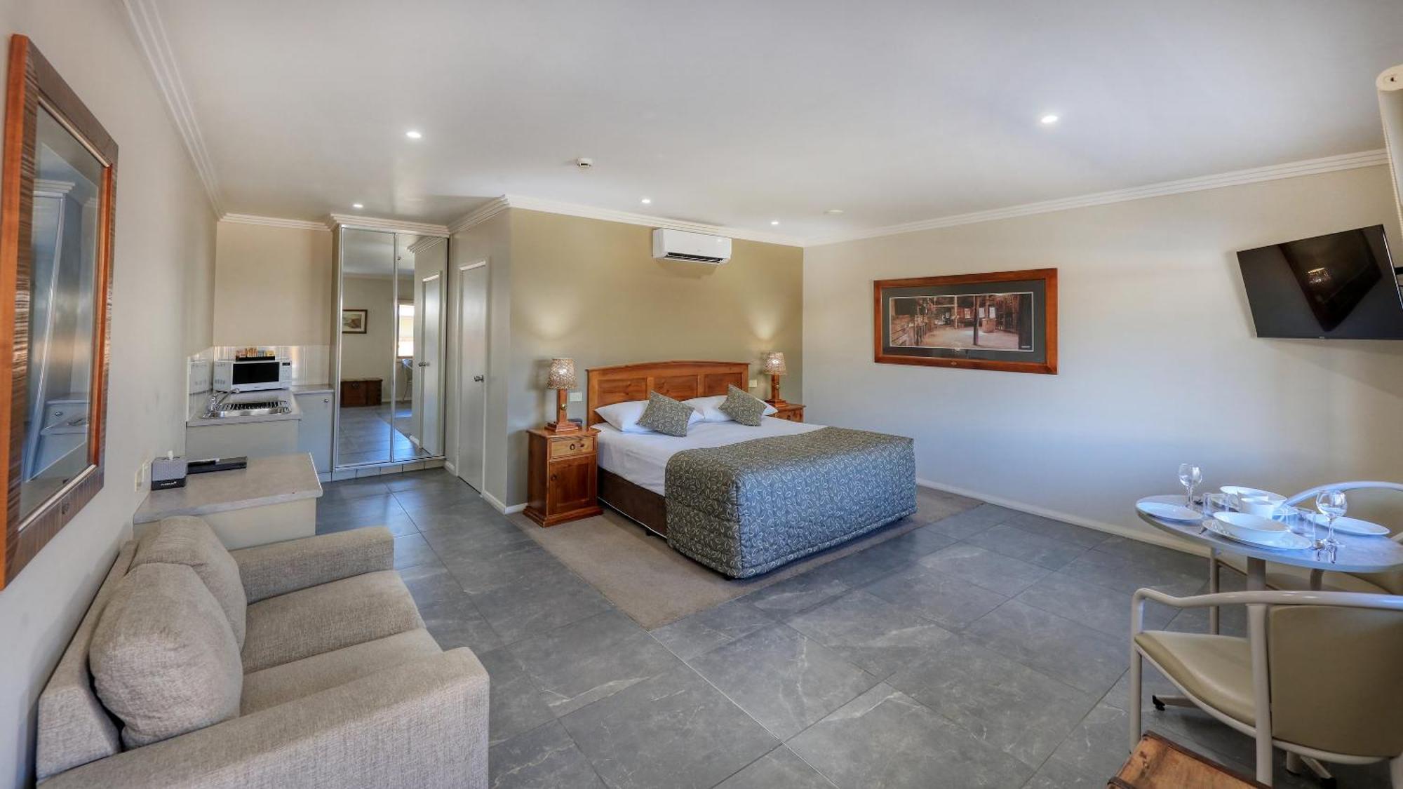 The Saltbush Motor Inn Hay Εξωτερικό φωτογραφία
