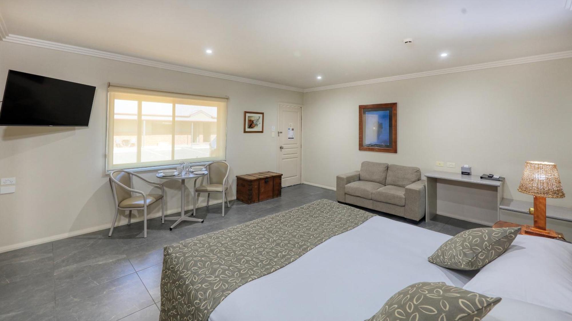 The Saltbush Motor Inn Hay Εξωτερικό φωτογραφία