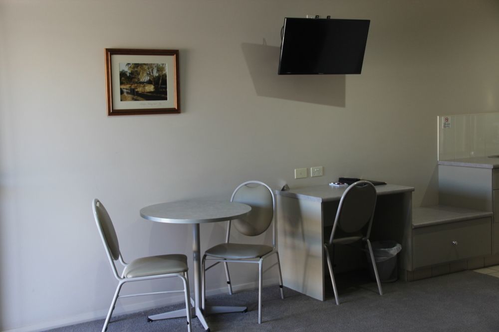 The Saltbush Motor Inn Hay Εξωτερικό φωτογραφία