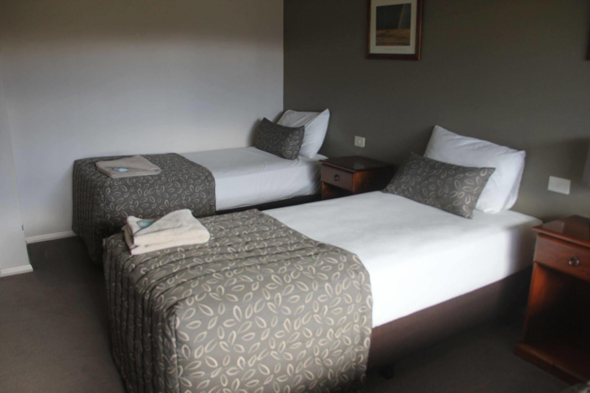 The Saltbush Motor Inn Hay Εξωτερικό φωτογραφία