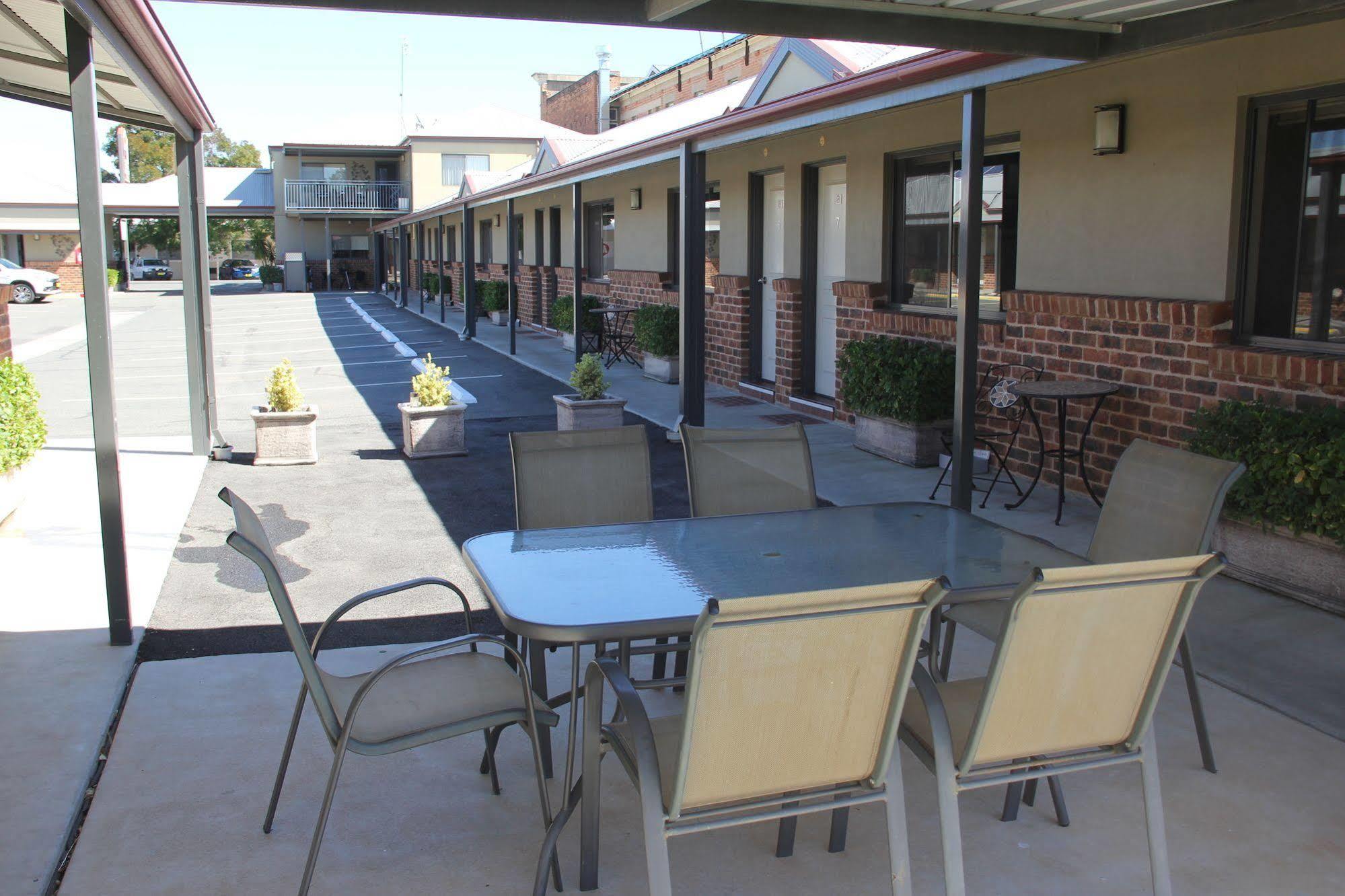 The Saltbush Motor Inn Hay Εξωτερικό φωτογραφία