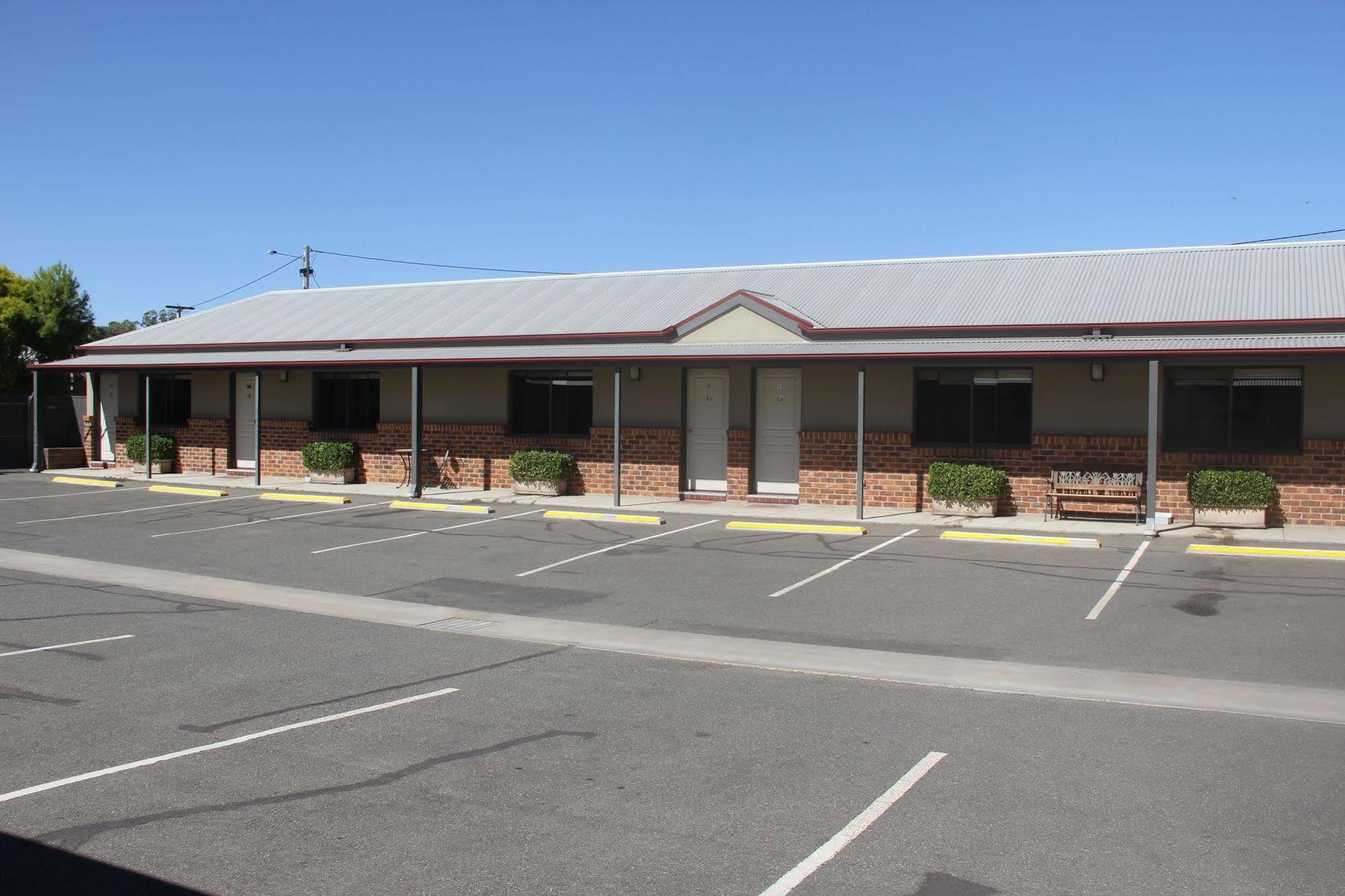 The Saltbush Motor Inn Hay Εξωτερικό φωτογραφία